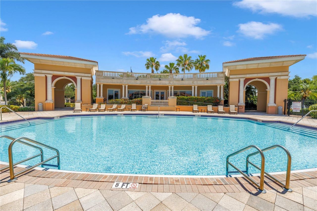 10 Franklin Court S, Unit 63D, Saint Petersburg, FL 33711 Photo