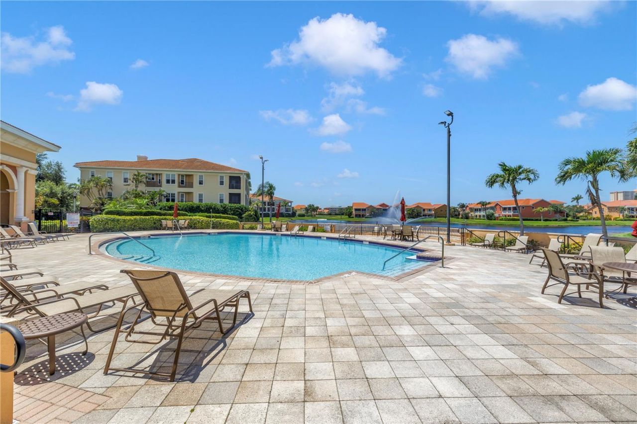 10 Franklin Court S, Unit 63D, Saint Petersburg, FL 33711 Photo