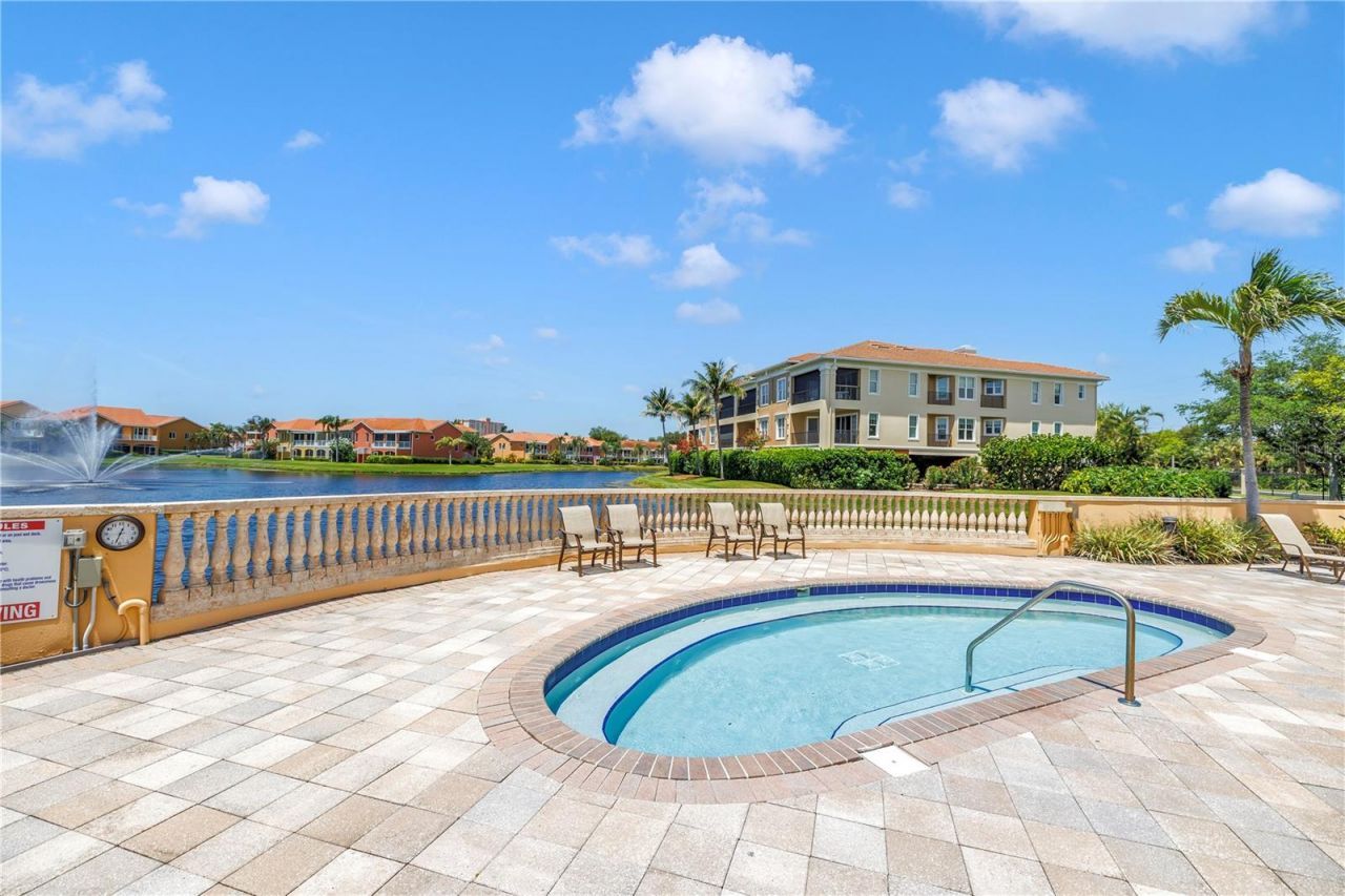 10 Franklin Court S, Unit 63D, Saint Petersburg, FL 33711 Photo