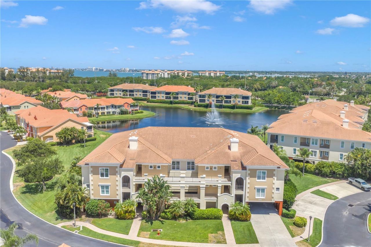 10 Franklin Court S, Unit 63D, Saint Petersburg, FL 33711 Photo