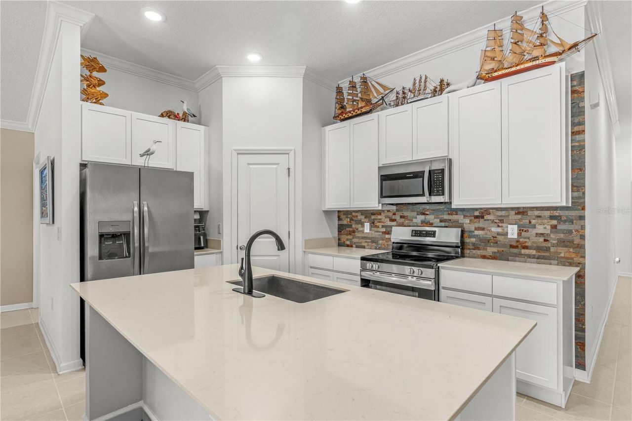 5317 Diamondleaf Drive , Edgewater, FL 32141 Photo