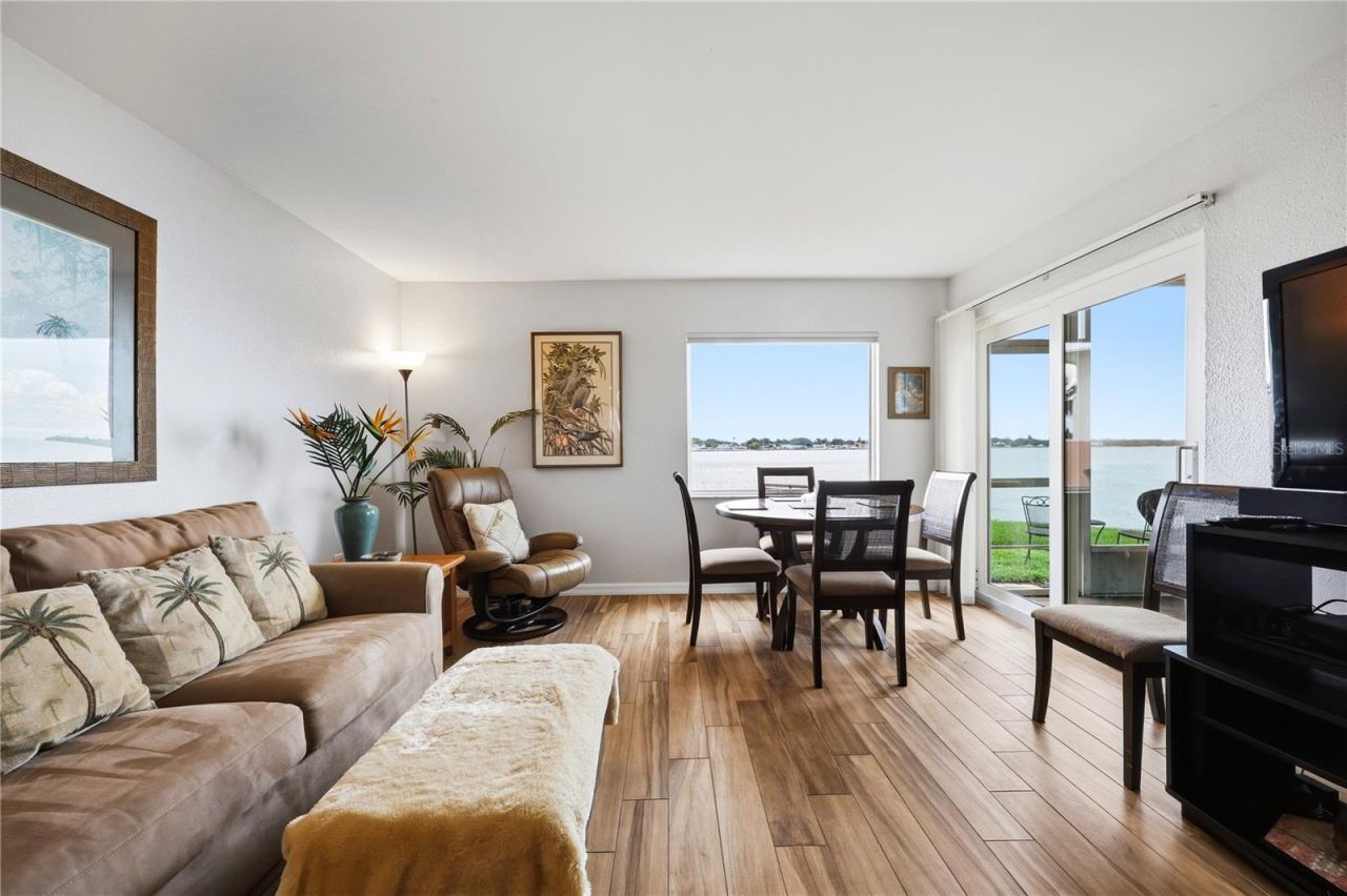 7400 Sunshine Skyway Lane S, Unit 111, Saint Petersburg, FL 33711 Photo
