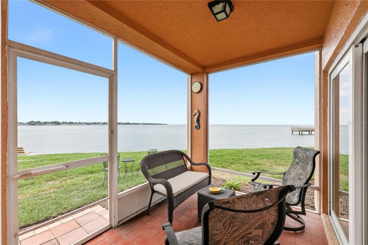 7400 Sunshine Skyway Lane S, Unit 111, Saint Petersburg, FL 33711 Photo