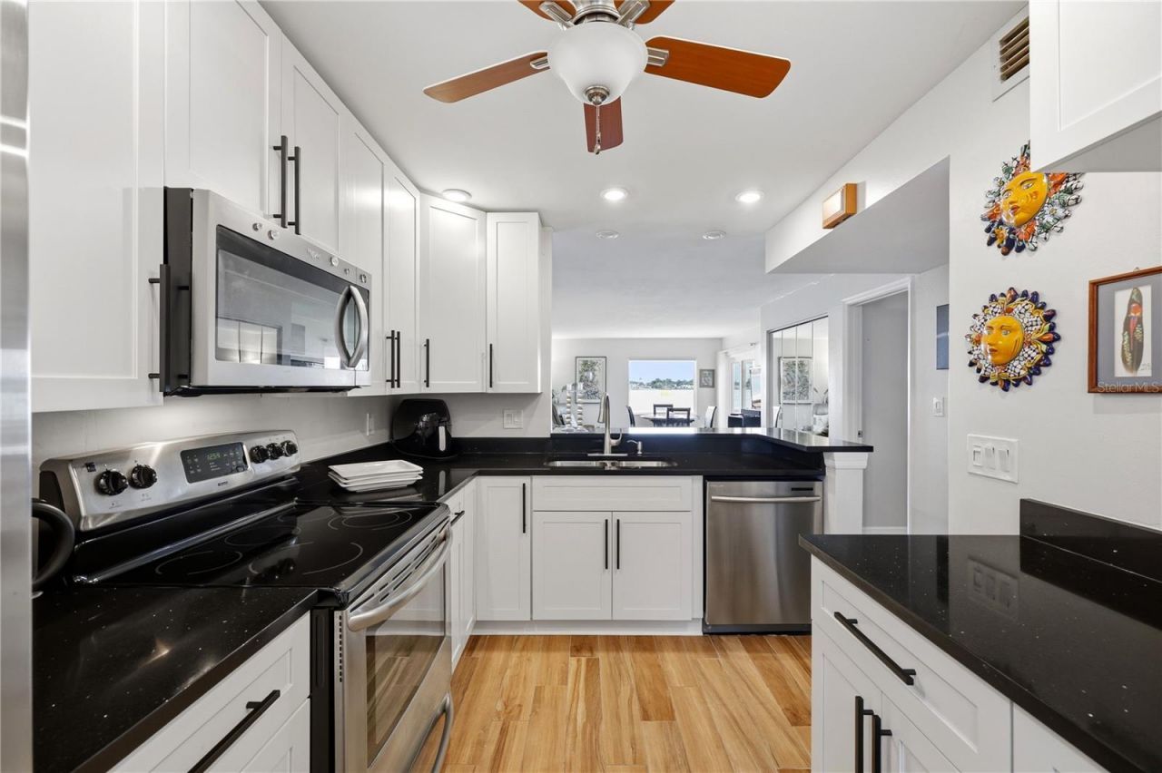 7400 Sunshine Skyway Lane S, Unit 111, Saint Petersburg, FL 33711 Photo