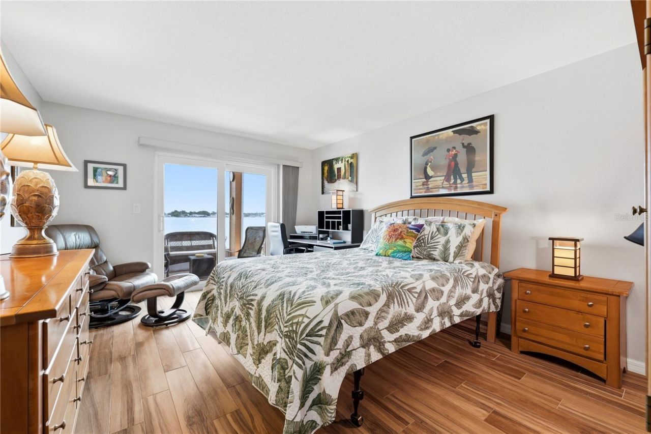 7400 Sunshine Skyway Lane S, Unit 111, Saint Petersburg, FL 33711 Photo