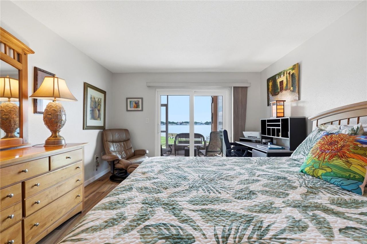 7400 Sunshine Skyway Lane S, Unit 111, Saint Petersburg, FL 33711 Photo