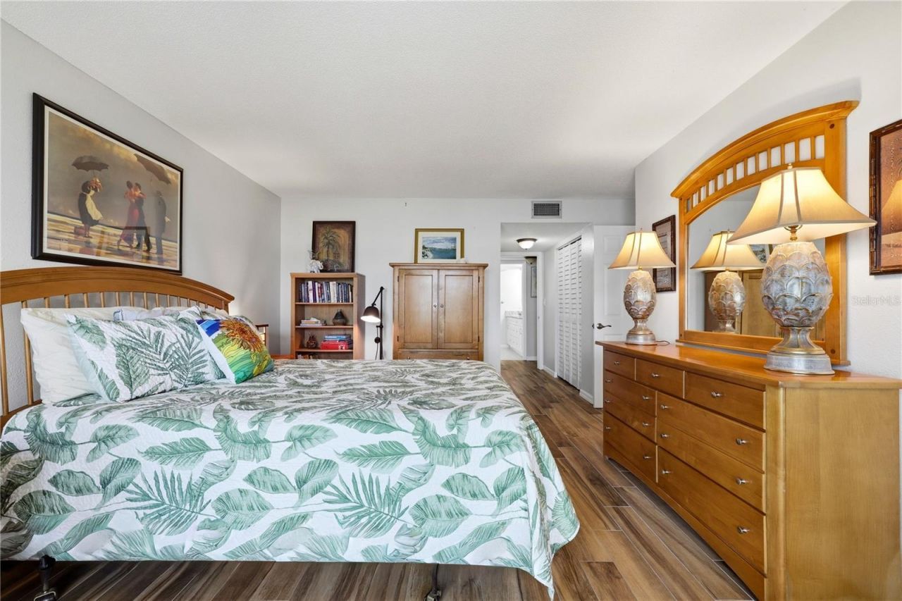 7400 Sunshine Skyway Lane S, Unit 111, Saint Petersburg, FL 33711 Photo