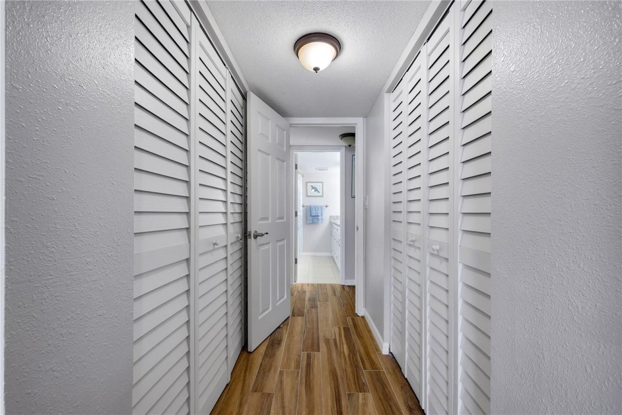 7400 Sunshine Skyway Lane S, Unit 111, Saint Petersburg, FL 33711 Photo