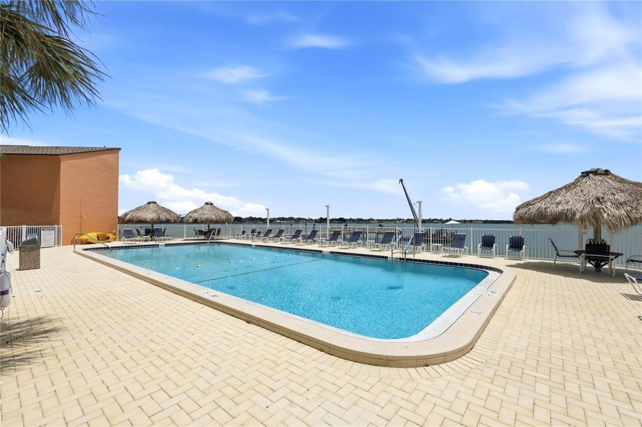 7400 Sunshine Skyway Lane S, Unit 111, Saint Petersburg, FL 33711 Photo