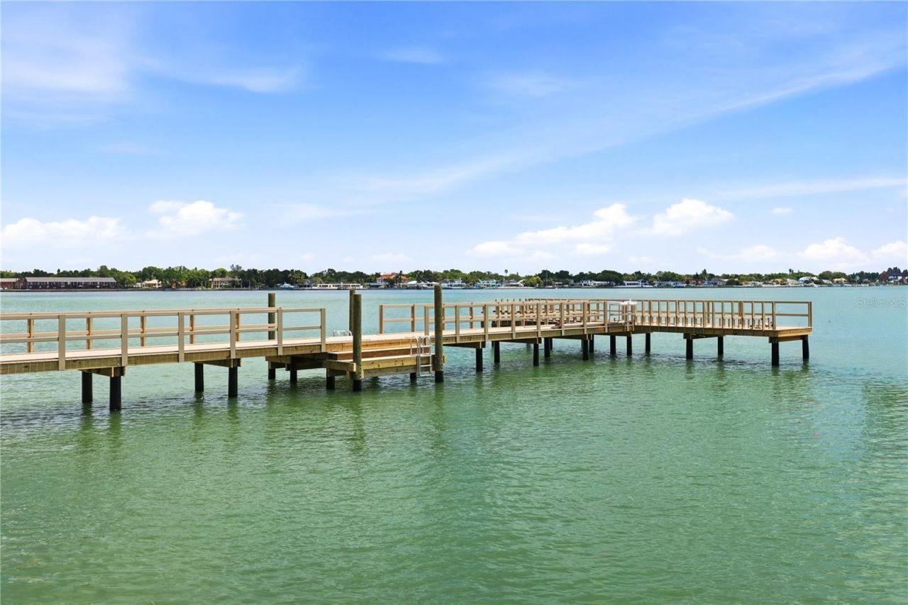 7400 Sunshine Skyway Lane S, Unit 111, Saint Petersburg, FL 33711 Photo