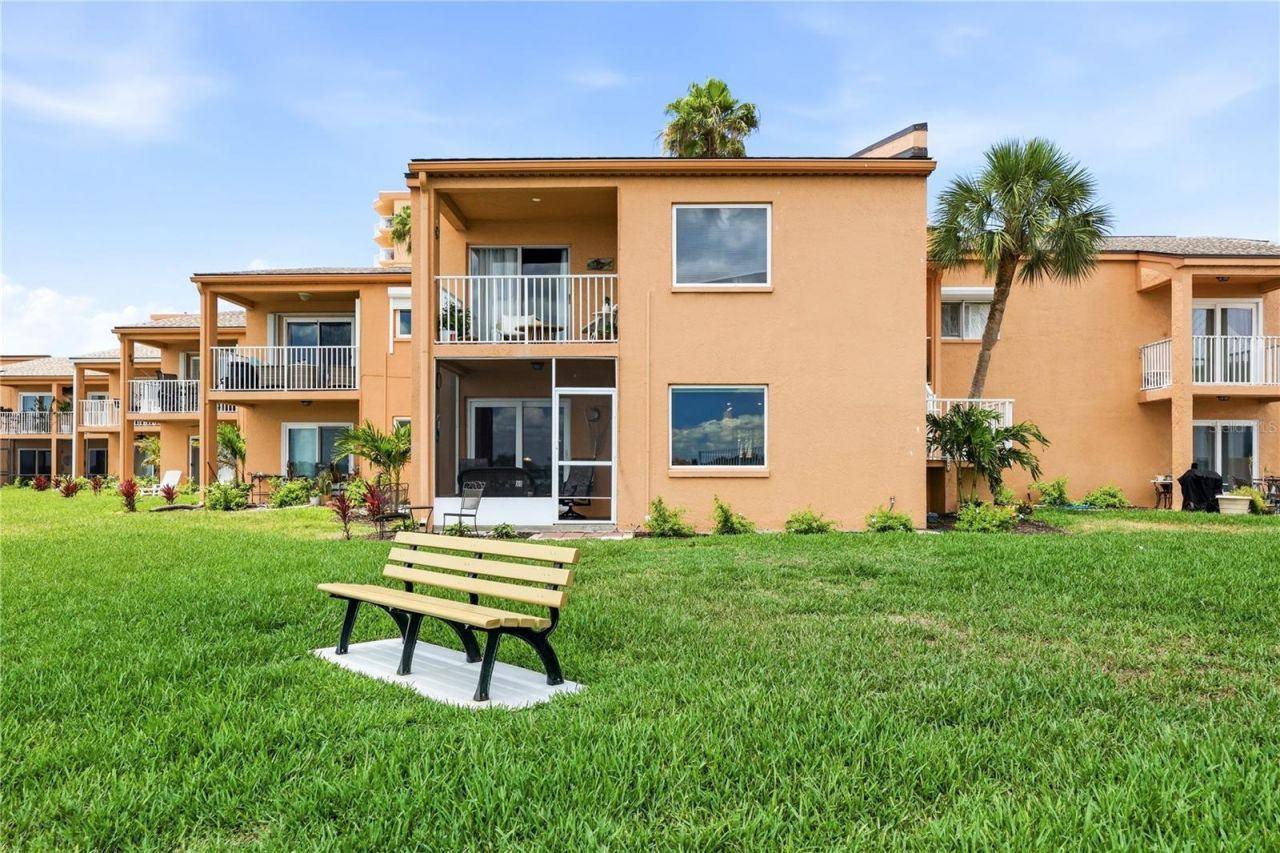 7400 Sunshine Skyway Lane S, Unit 111, Saint Petersburg, FL 33711 Photo