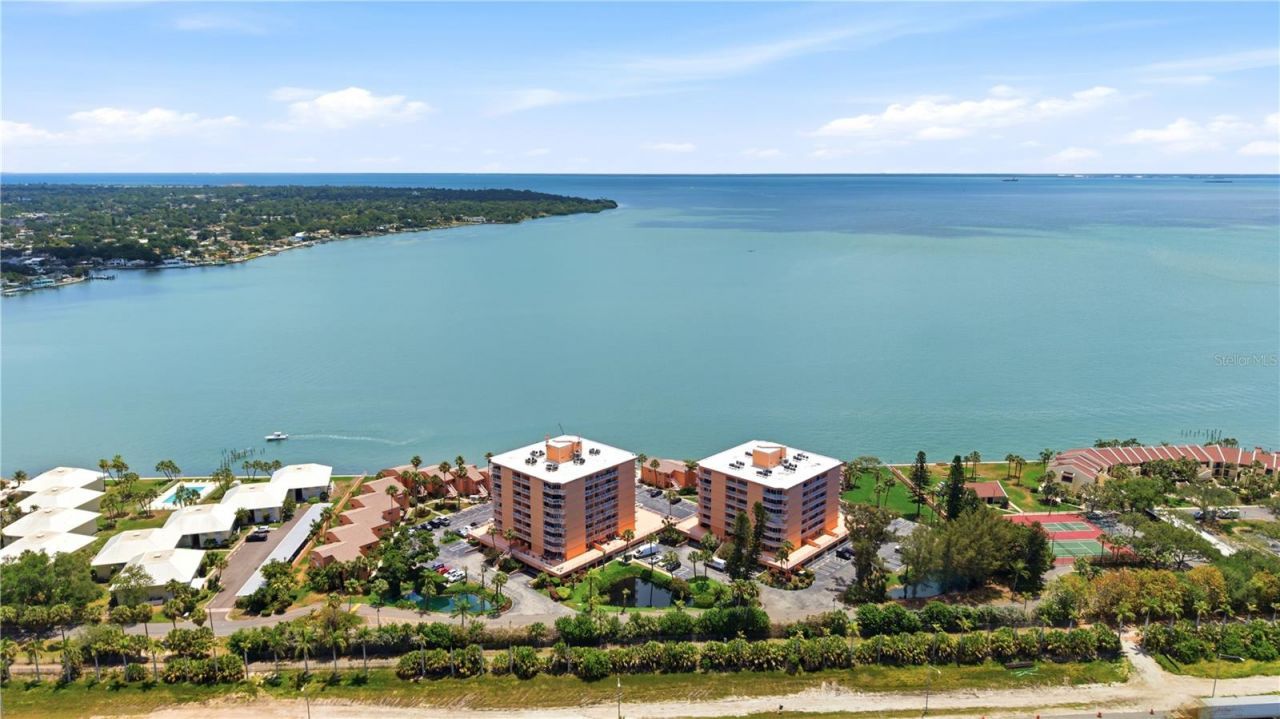 7400 Sunshine Skyway Lane S, Unit 111, Saint Petersburg, FL 33711 Photo