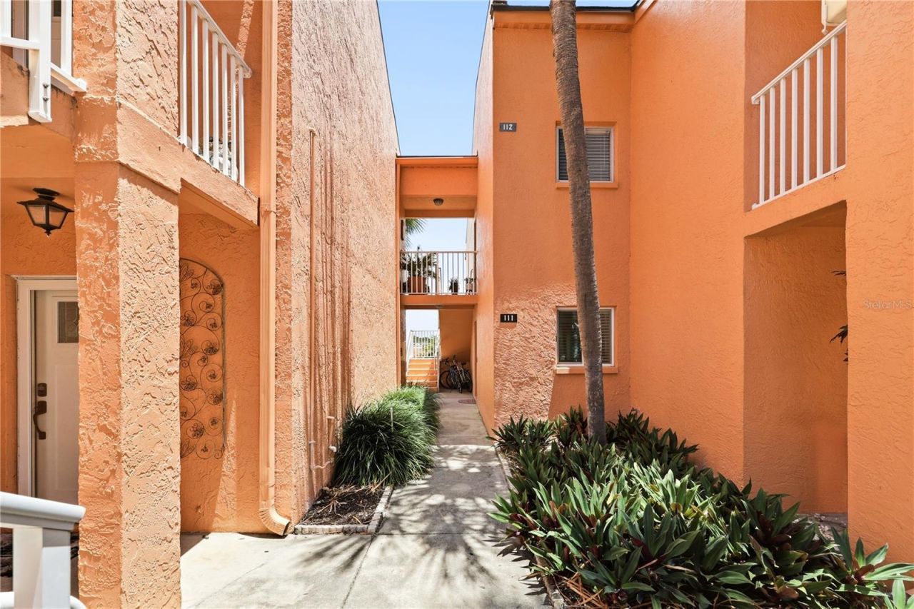 7400 Sunshine Skyway Lane S, Unit 111, Saint Petersburg, FL 33711 Photo