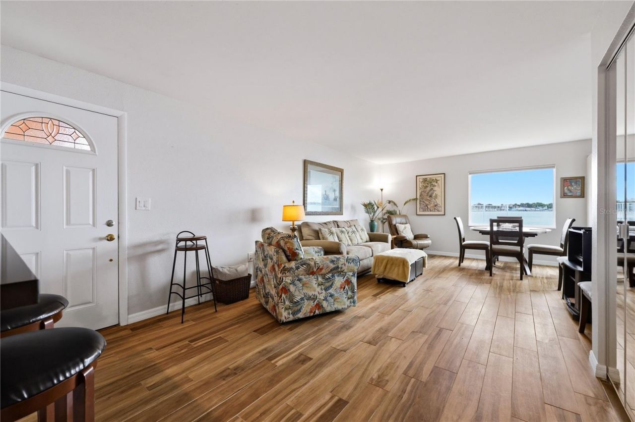 7400 Sunshine Skyway Lane S, Unit 111, Saint Petersburg, FL 33711 Photo