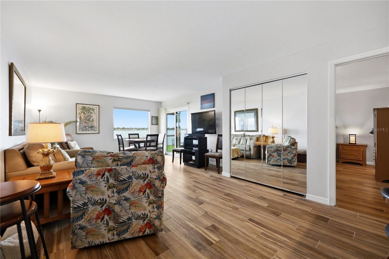 7400 Sunshine Skyway Lane S, Unit 111, Saint Petersburg, FL 33711 Photo