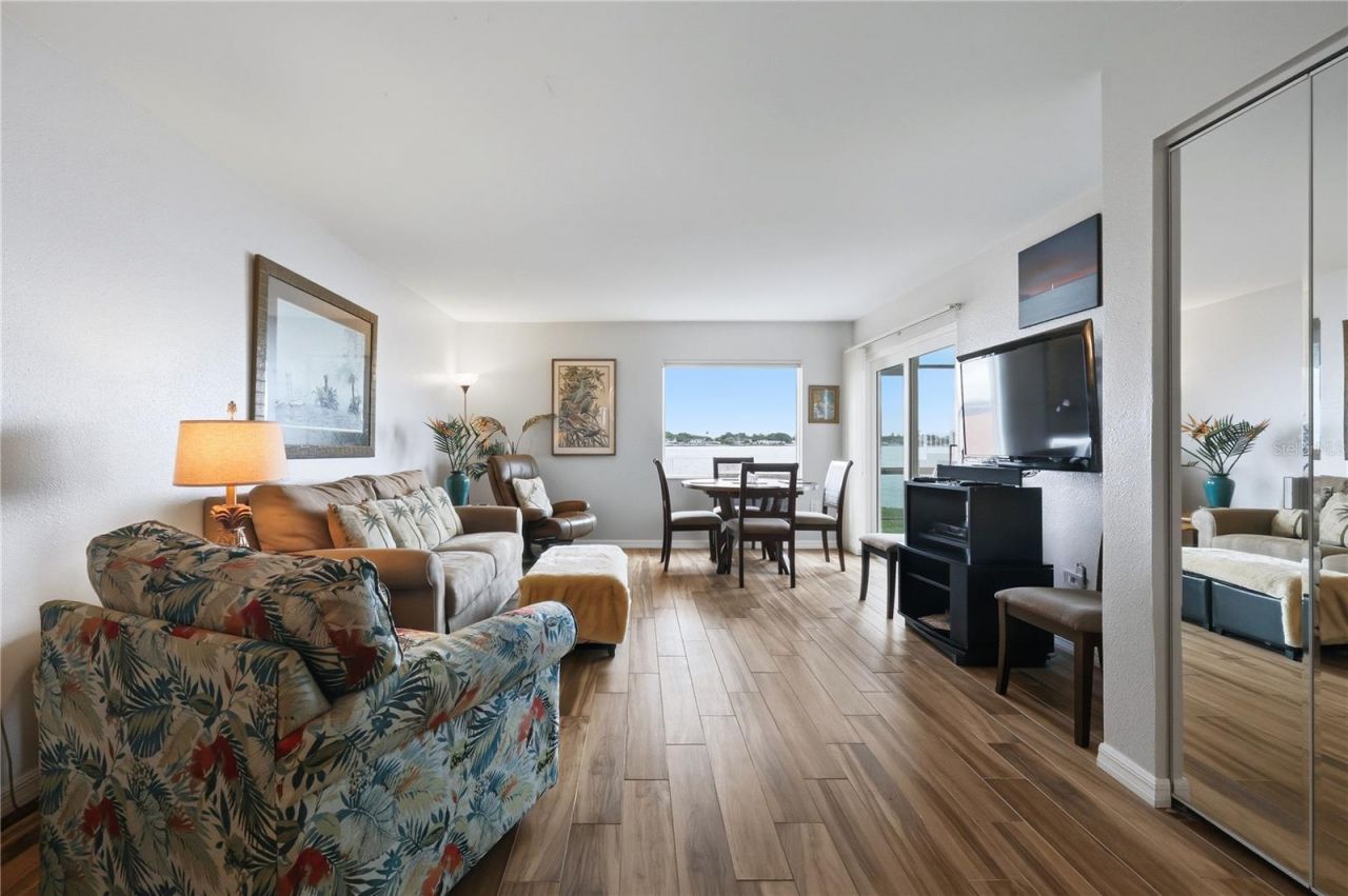 7400 Sunshine Skyway Lane S, Unit 111, Saint Petersburg, FL 33711 Photo