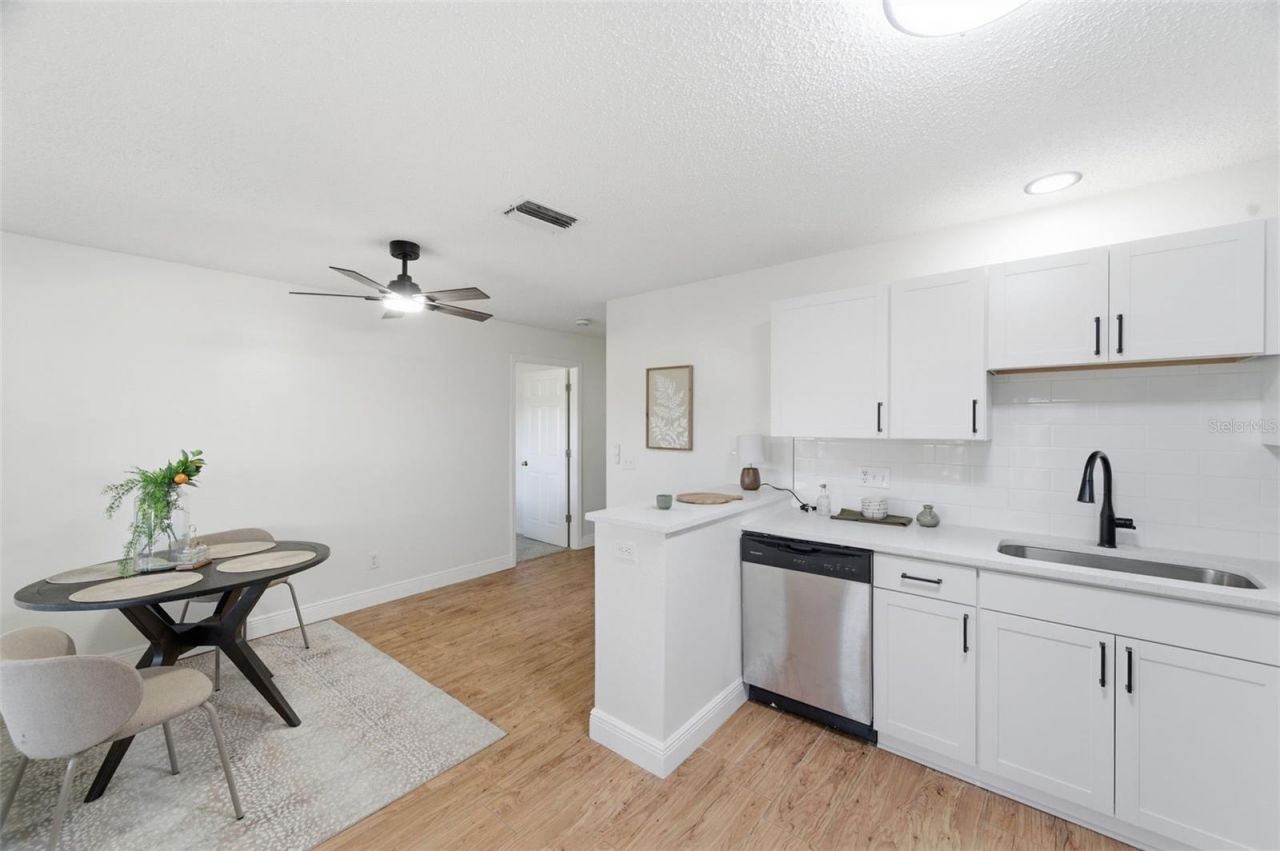 628 Cape Cod Circle , Valrico, FL 33594 Photo