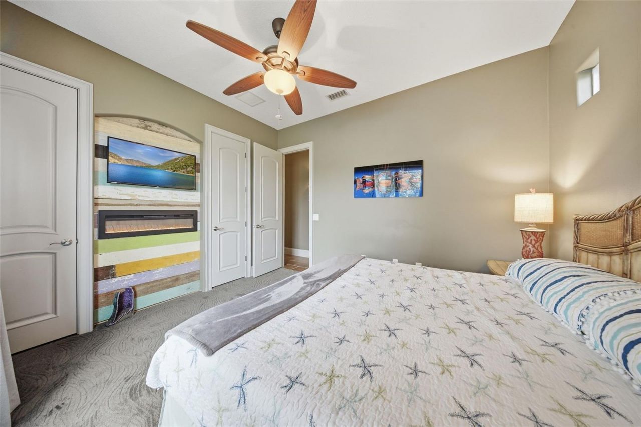 16401 E Shirley Shores Road, Tavares, FL 32778 Photo