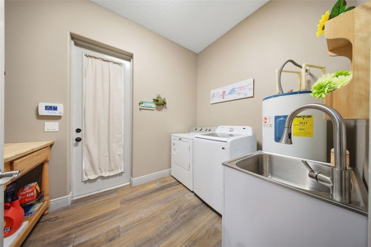 16401 E Shirley Shores Road, Tavares, FL 32778 Photo