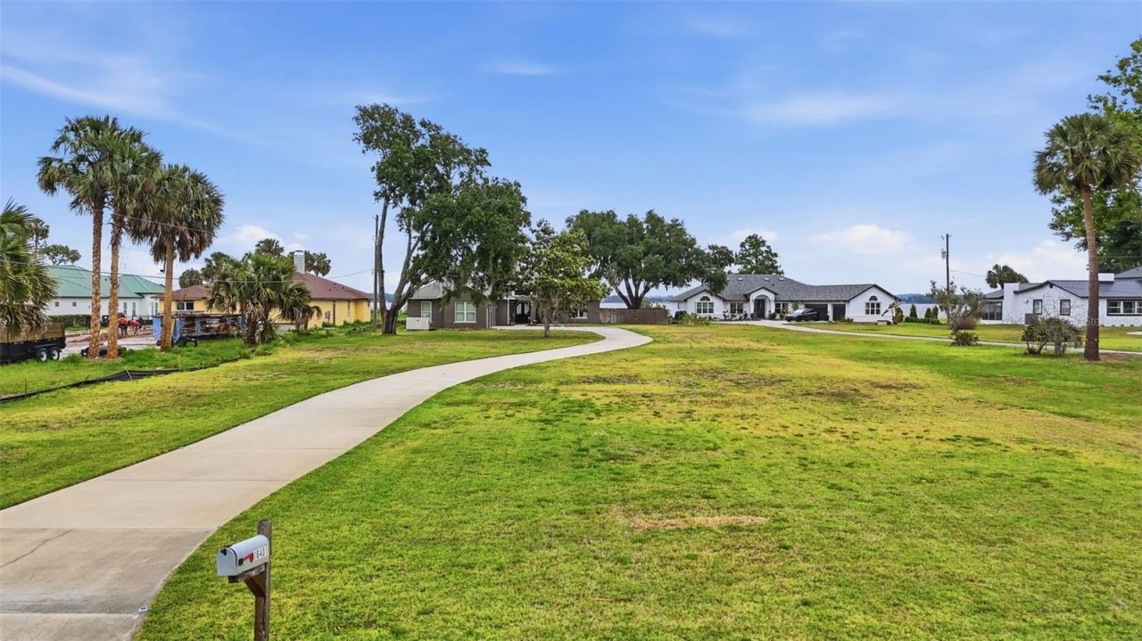16401 E Shirley Shores Road, Tavares, FL 32778 Photo