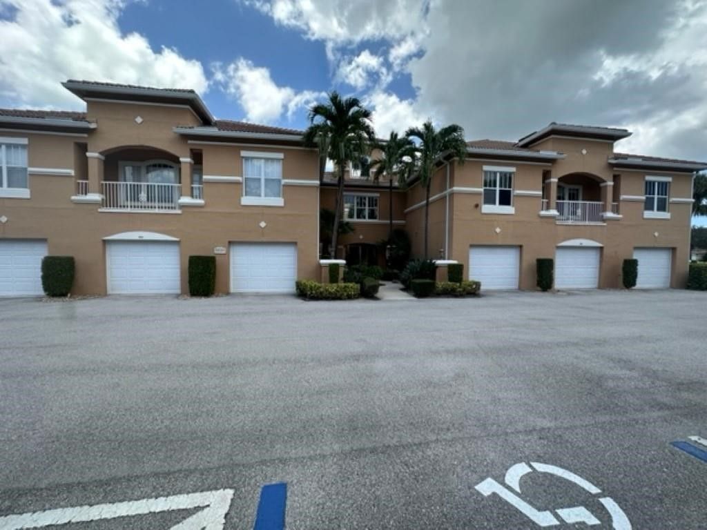 5020 Fairways Circle, Unit J205, Vero Beach, FL 32967 Photo