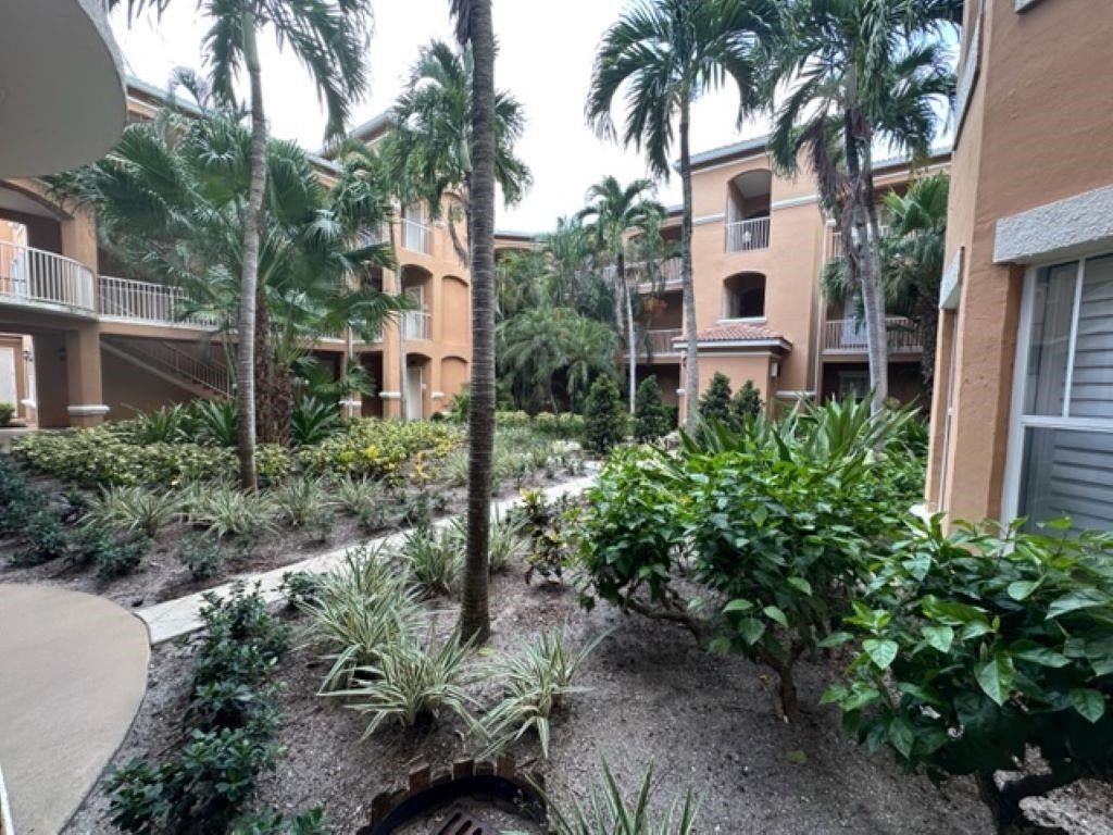 5020 Fairways Circle, Unit J205, Vero Beach, FL 32967 Photo