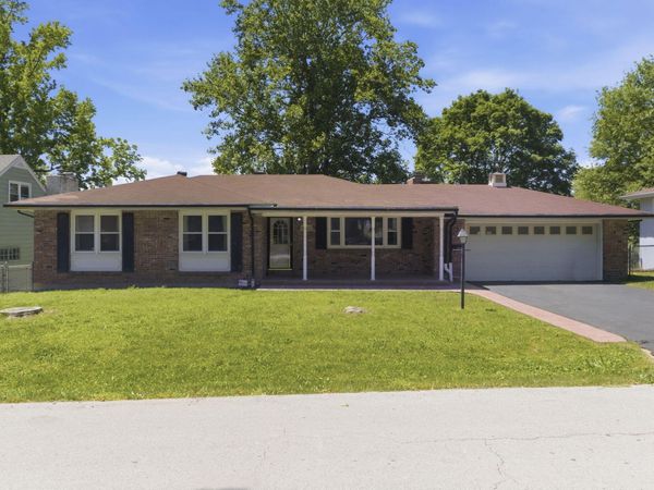 3063 S Lochlomond Drive, Springfield, MO 65804