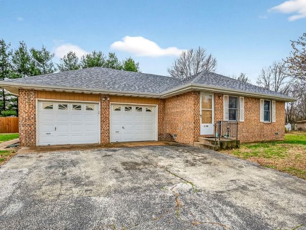 1006 Baretta Court , Aurora, MO 65605