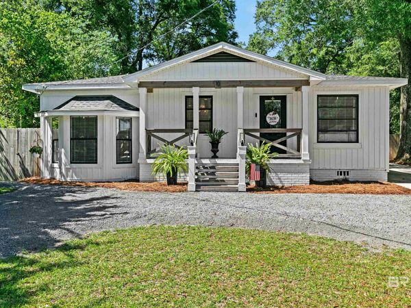 10 N Bayou Oaks Drive, Saraland, AL 36571