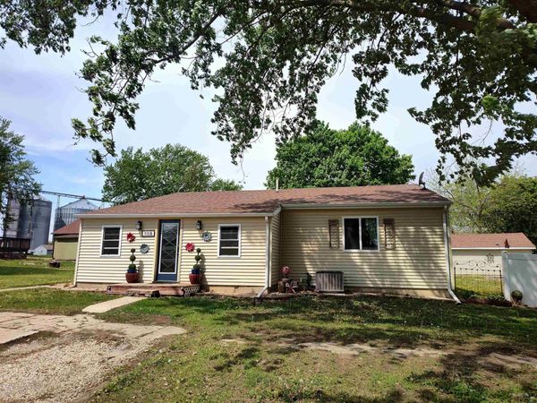 108 N Main, Alta, IA 51002
