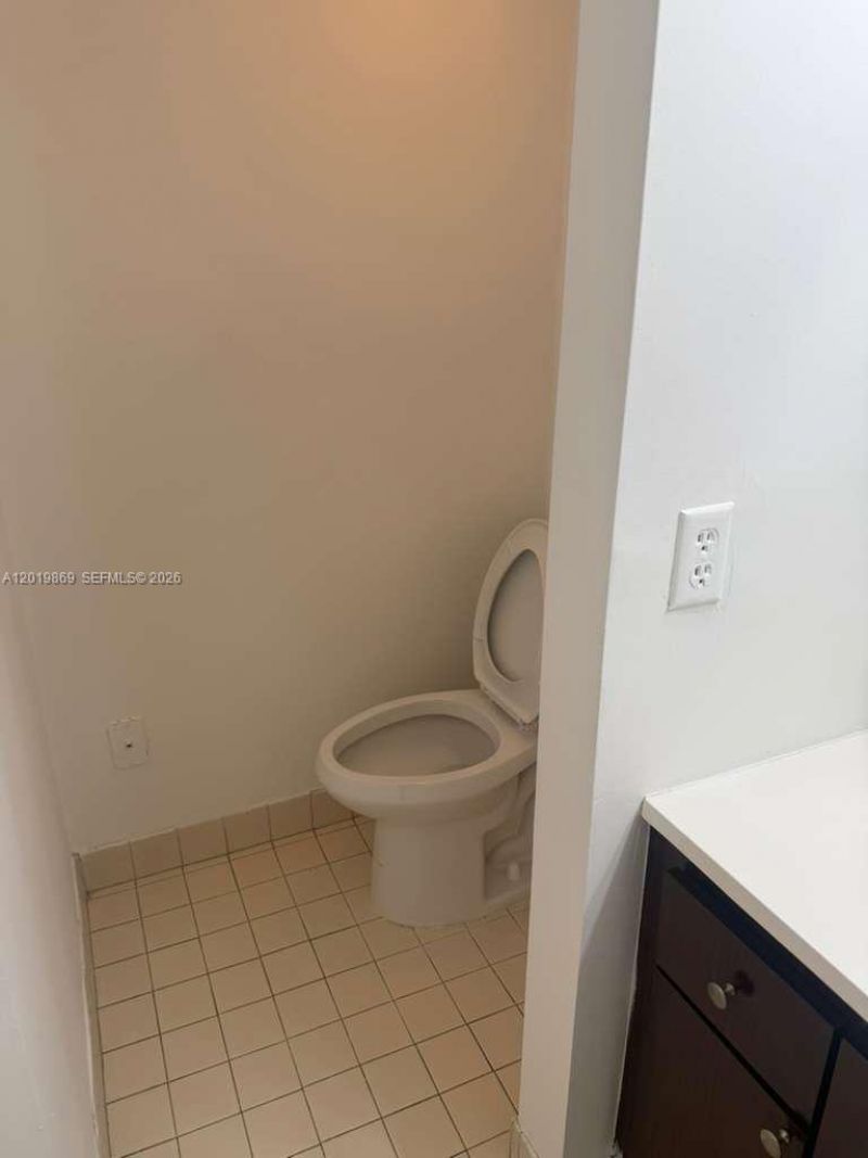 20840 San Simeon Way, Unit 208, Miami, FL 33179 Photo
