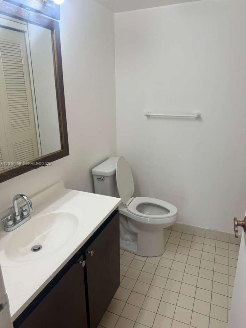 20840 San Simeon Way, Unit 208, Miami, FL 33179 Photo