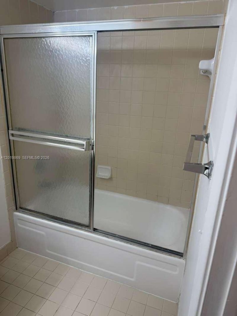 20840 San Simeon Way, Unit 208, Miami, FL 33179 Photo
