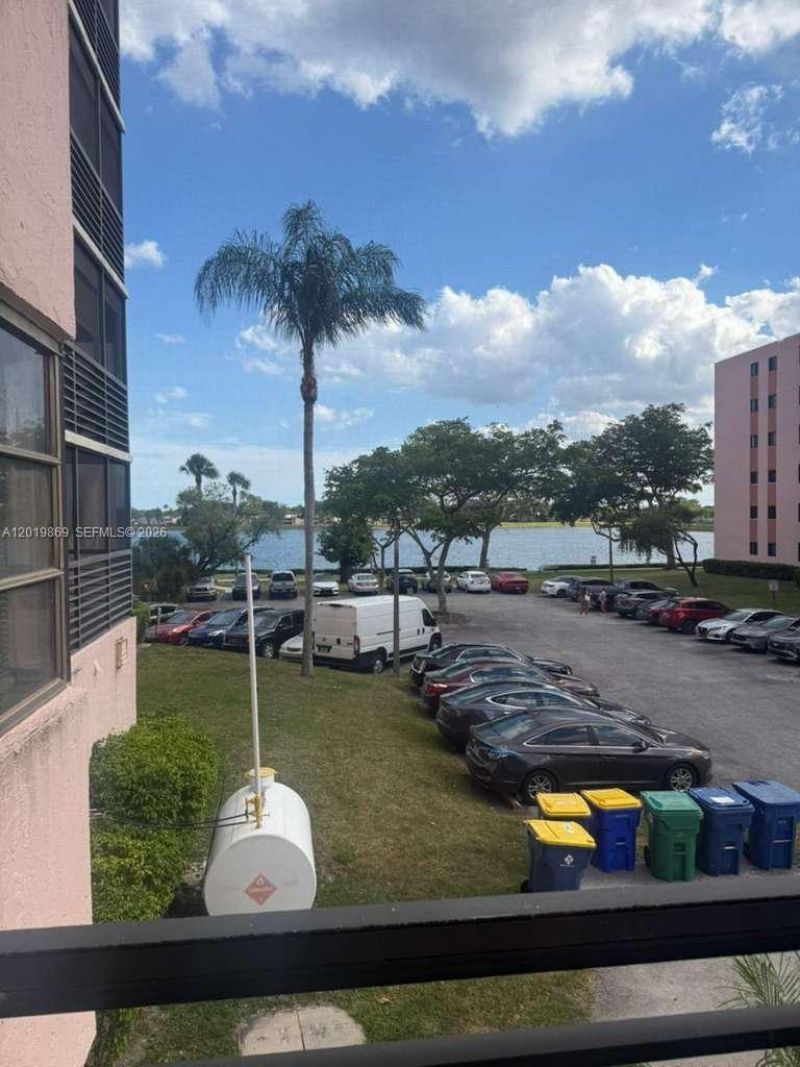 20840 San Simeon Way, Unit 208, Miami, FL 33179 Photo