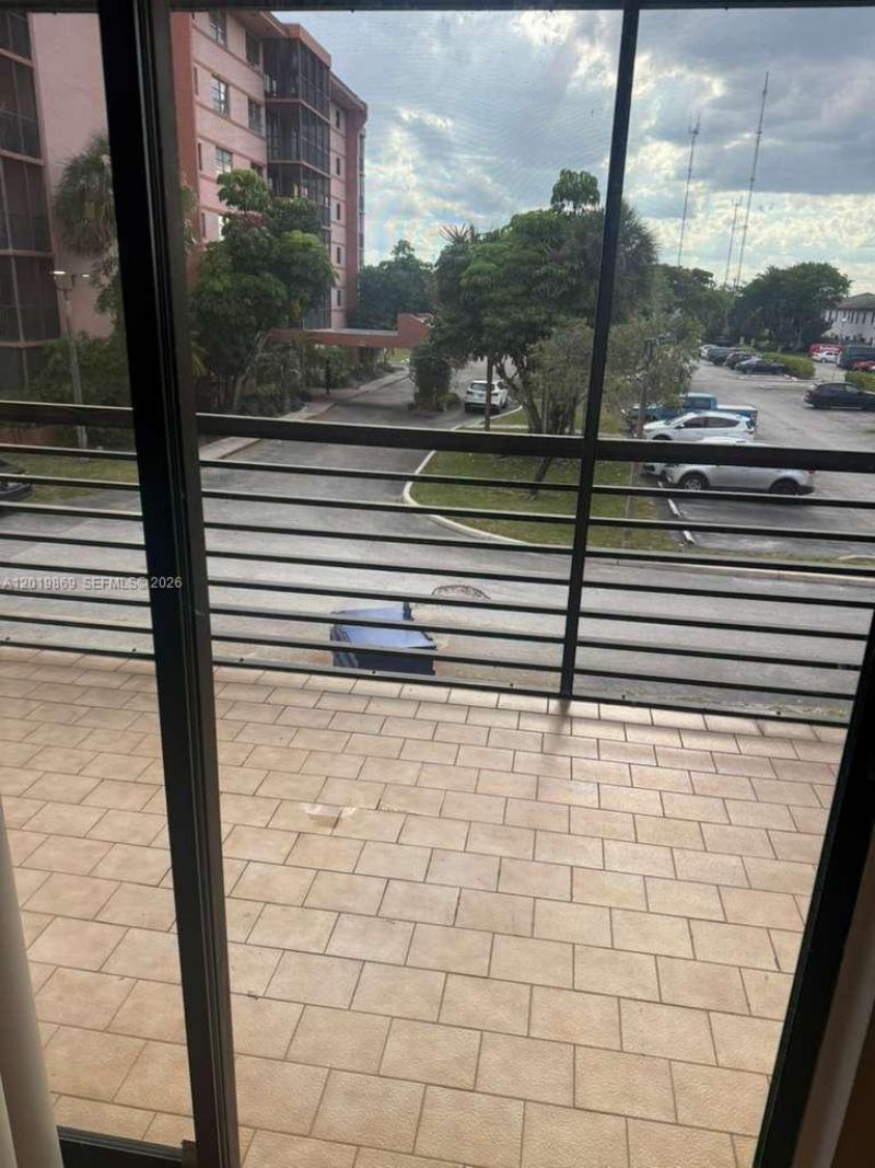 20840 San Simeon Way, Unit 208, Miami, FL 33179 Photo