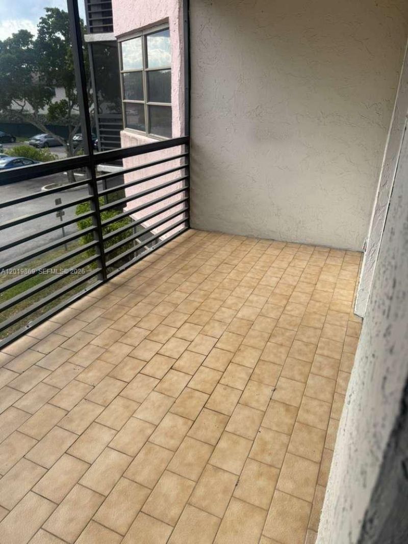 20840 San Simeon Way, Unit 208, Miami, FL 33179 Photo