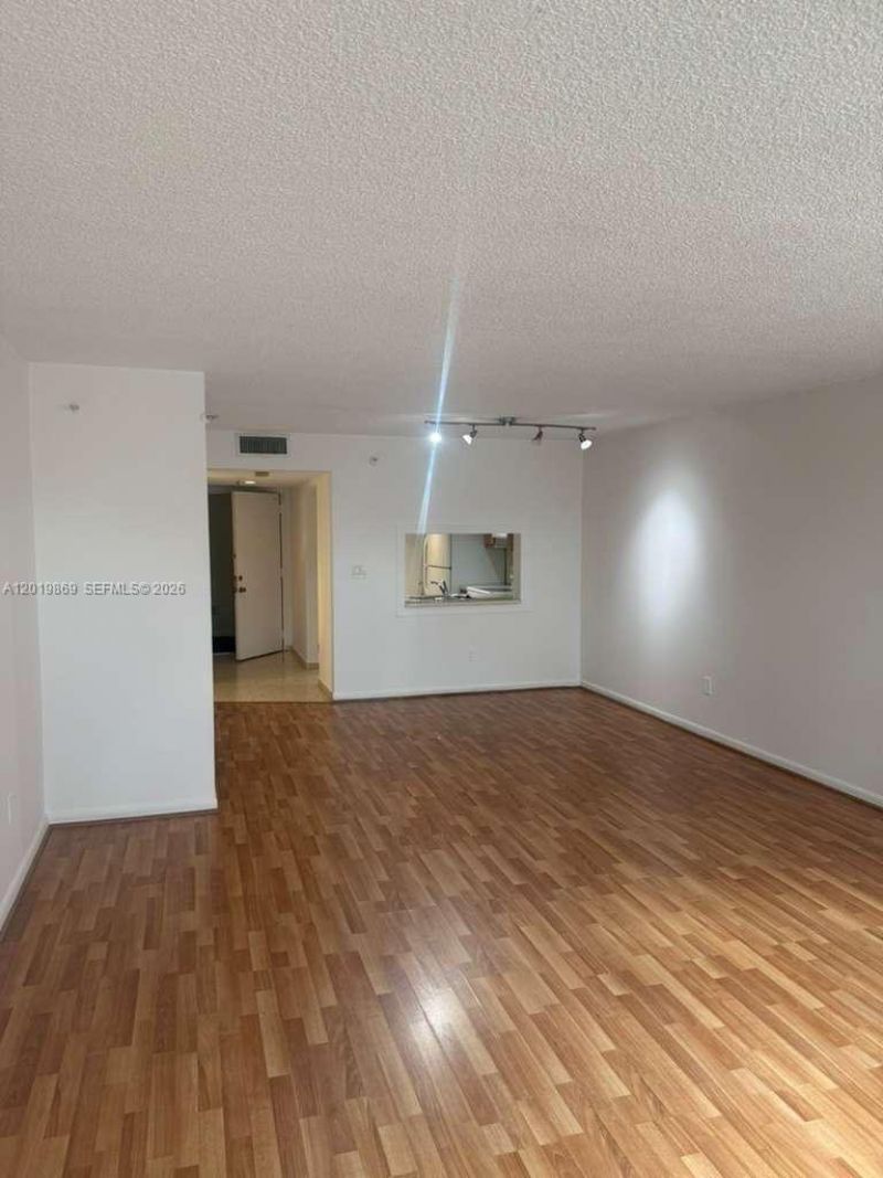 20840 San Simeon Way, Unit 208, Miami, FL 33179 Photo