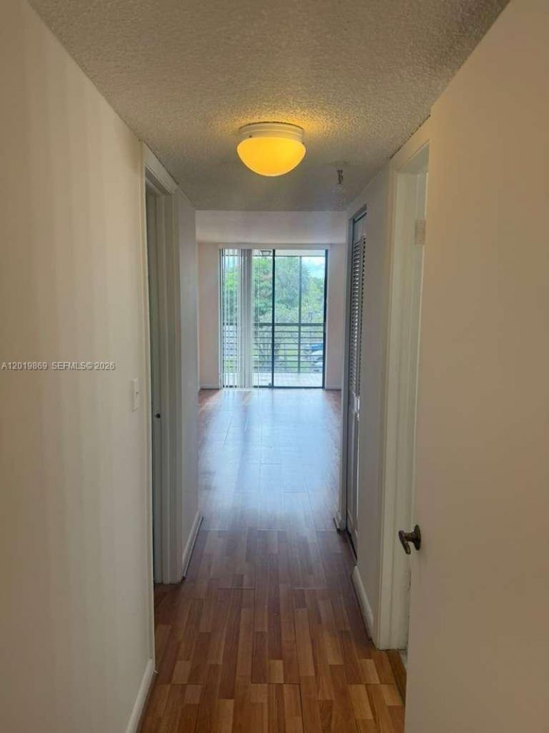 20840 San Simeon Way, Unit 208, Miami, FL 33179 Photo