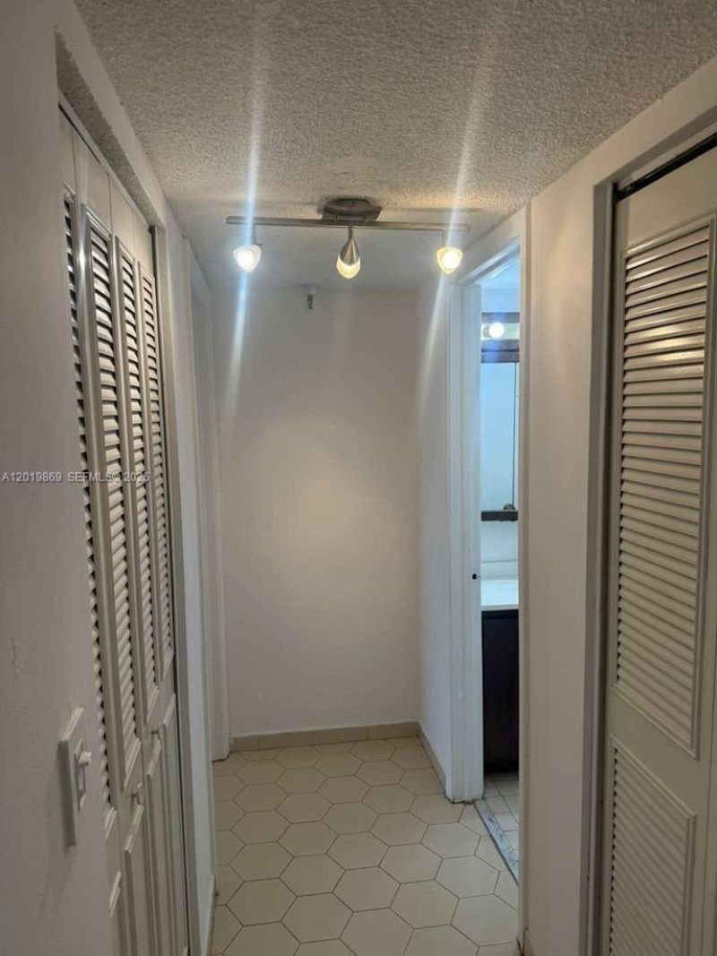 20840 San Simeon Way, Unit 208, Miami, FL 33179 Photo
