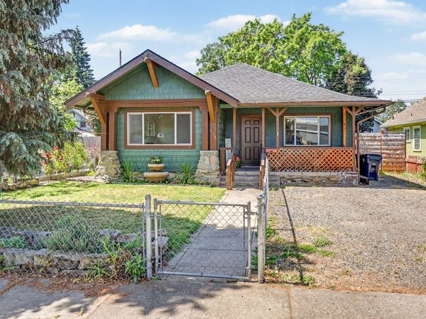516 S Grape Street, Medford, OR 97501