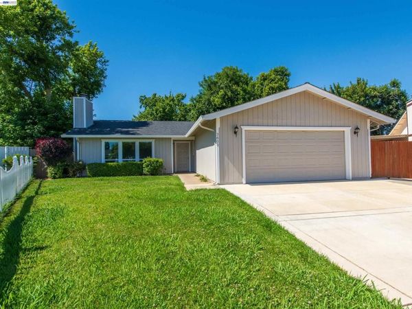 3600 Kobias Ct, Sacramento, CA 95827