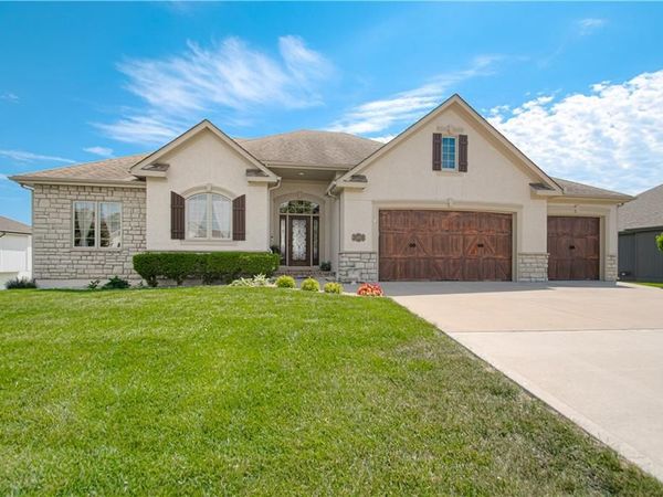 2512 NE CRESTVIEW Street, Blue Springs, MO 64029