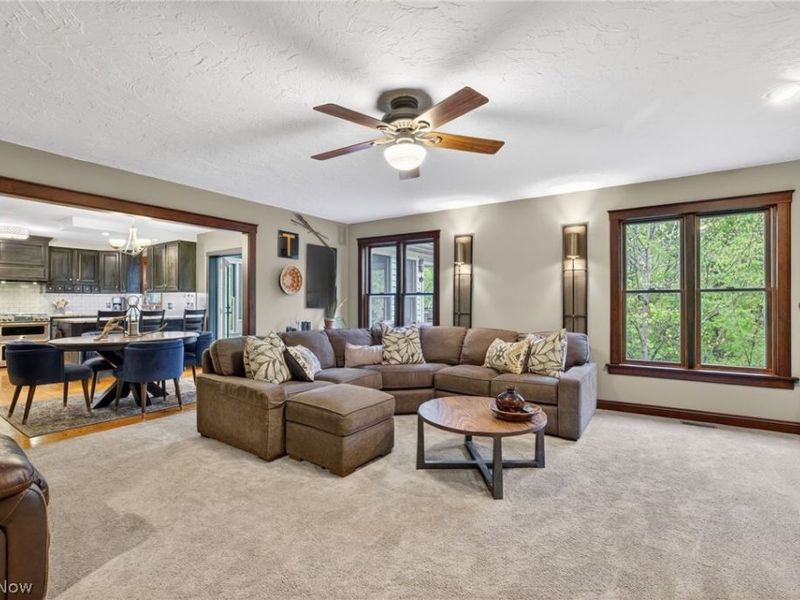 607 Highwood Drive, Cuyahoga Falls, OH 44223 Photo 3