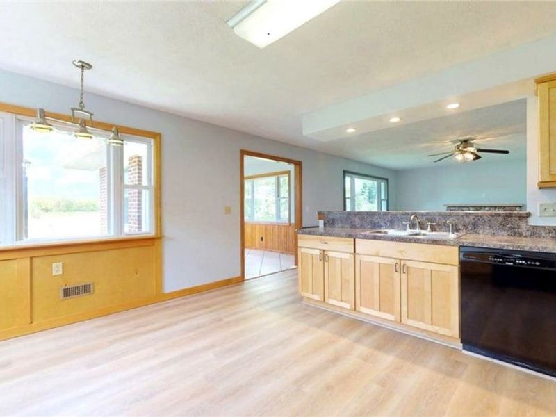 10525 Clay Street, Montville, OH 44064 Photo 14