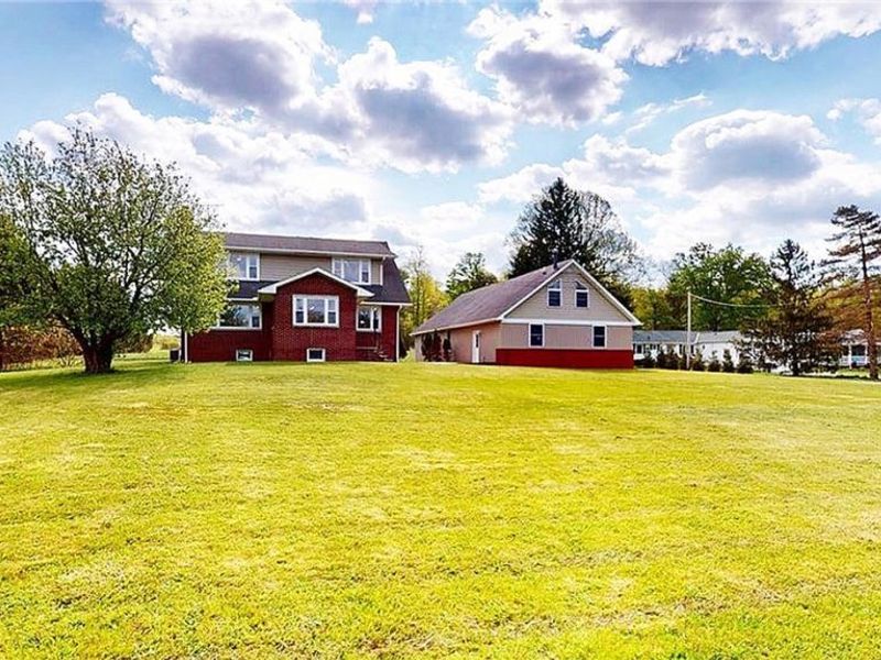 10525 Clay Street, Montville, OH 44064 Photo 3