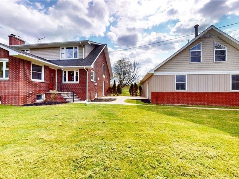 10525 Clay Street, Montville, OH 44064 Photo 4