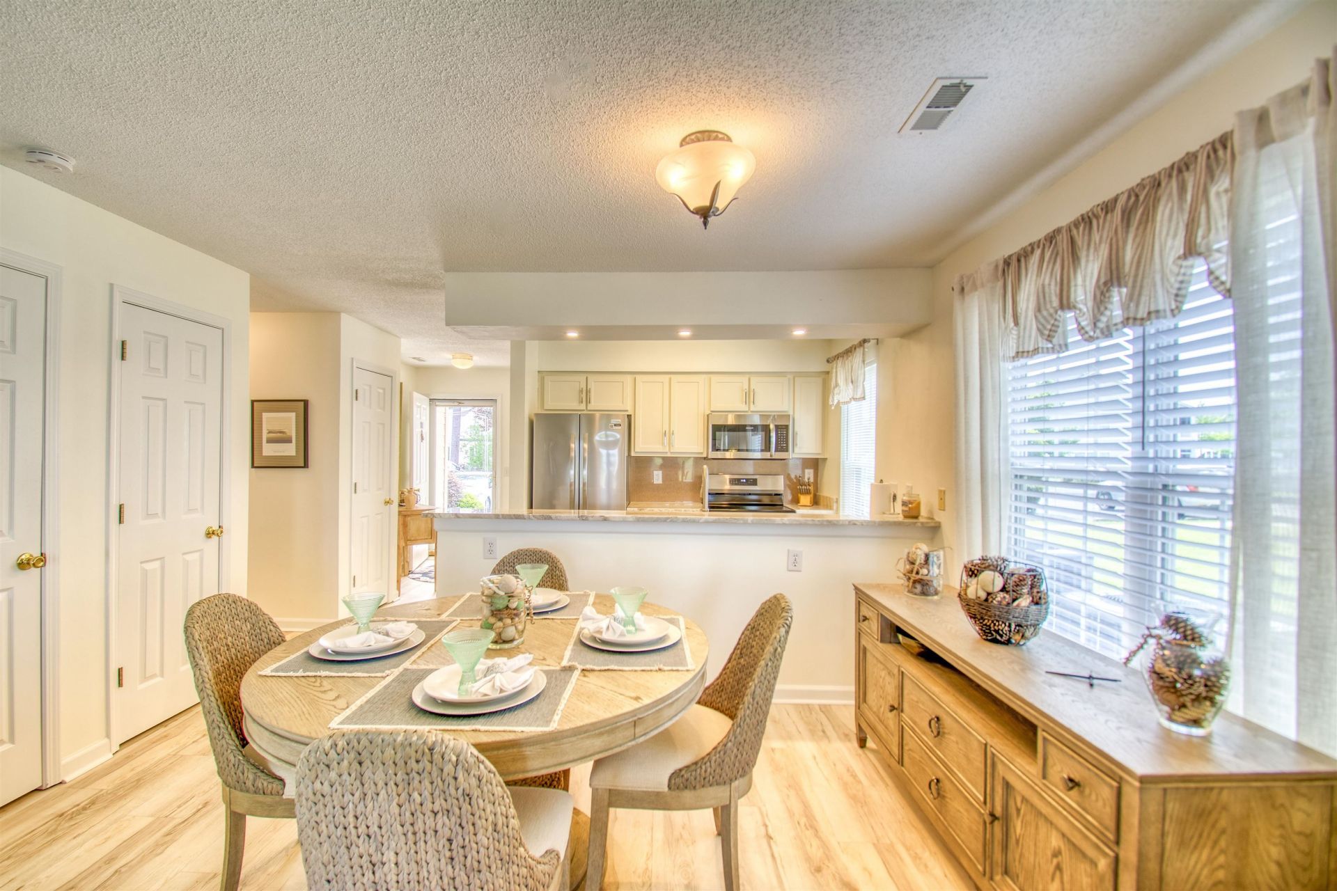 4960 Windsor Green Way Photo 8