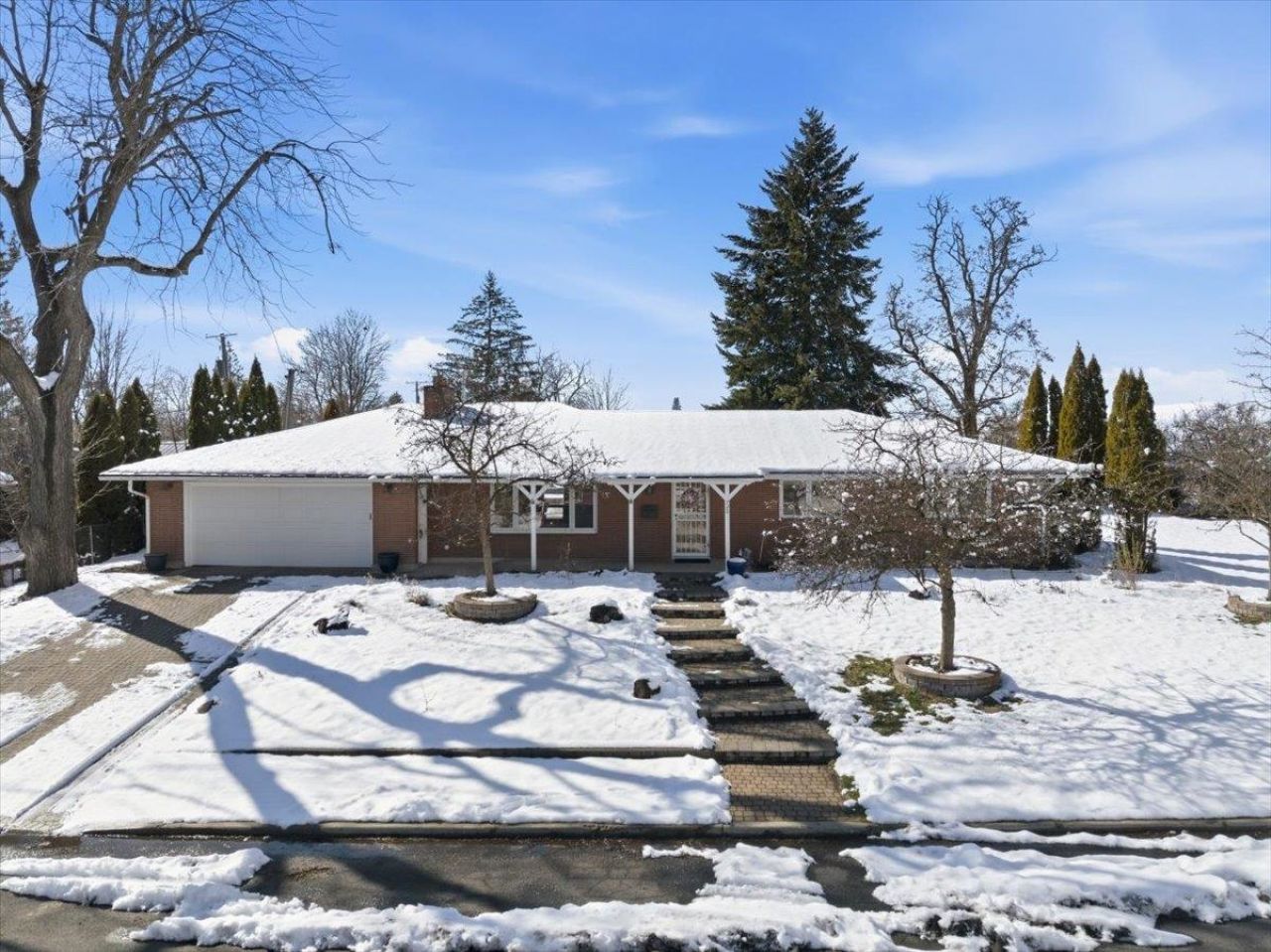 720 Buena Vista St, Cheney, WA 99004 Main Photo