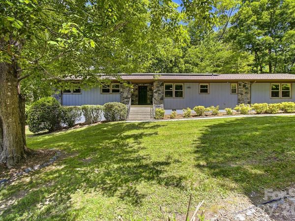 106 Muirfield Court , Hendersonville, NC 28791