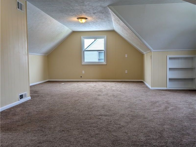 1678 Byron Drive, Mayfield Heights, OH 44124 Photo 13